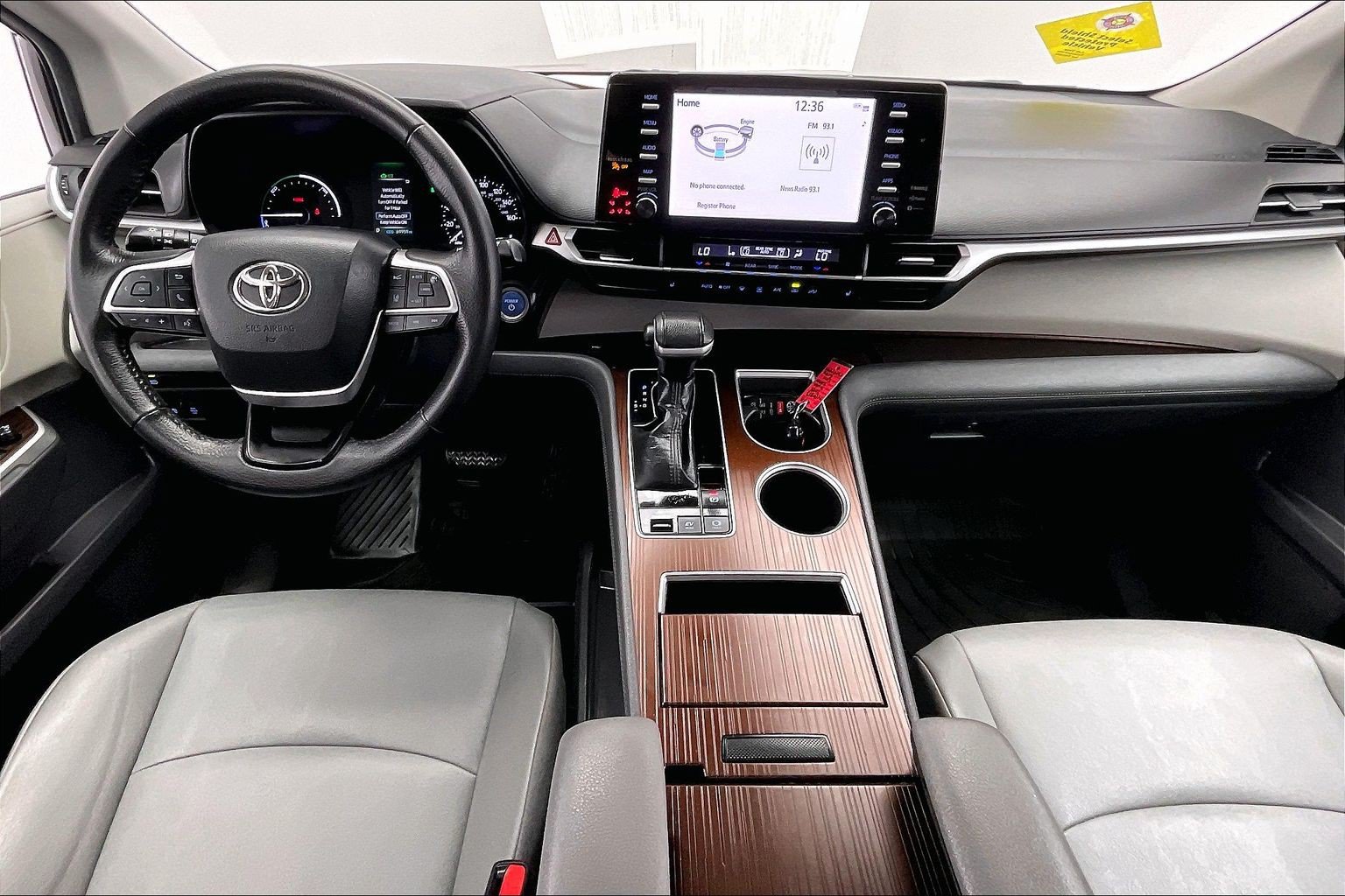 Used 2023 Toyota Sienna XLE FWD image 15
