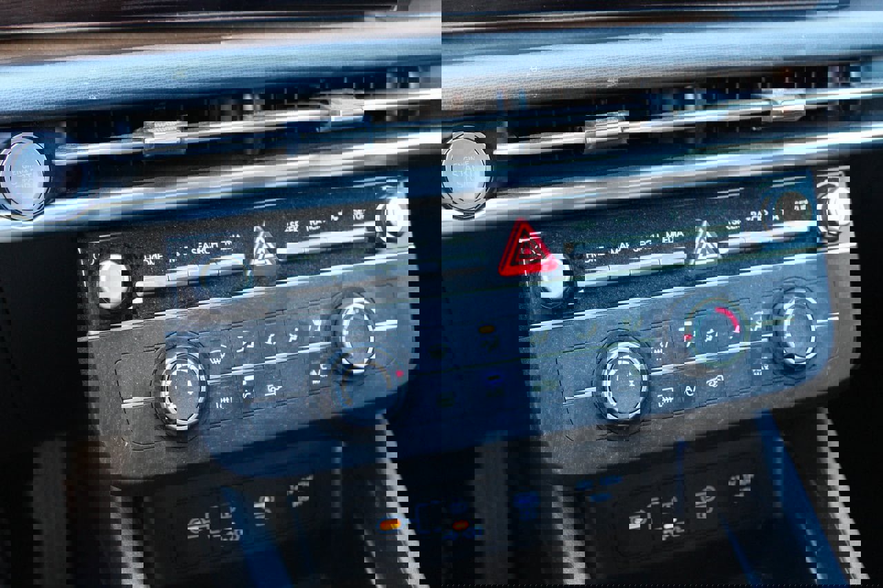 Used 2025 Hyundai Santa Cruz SE image 22