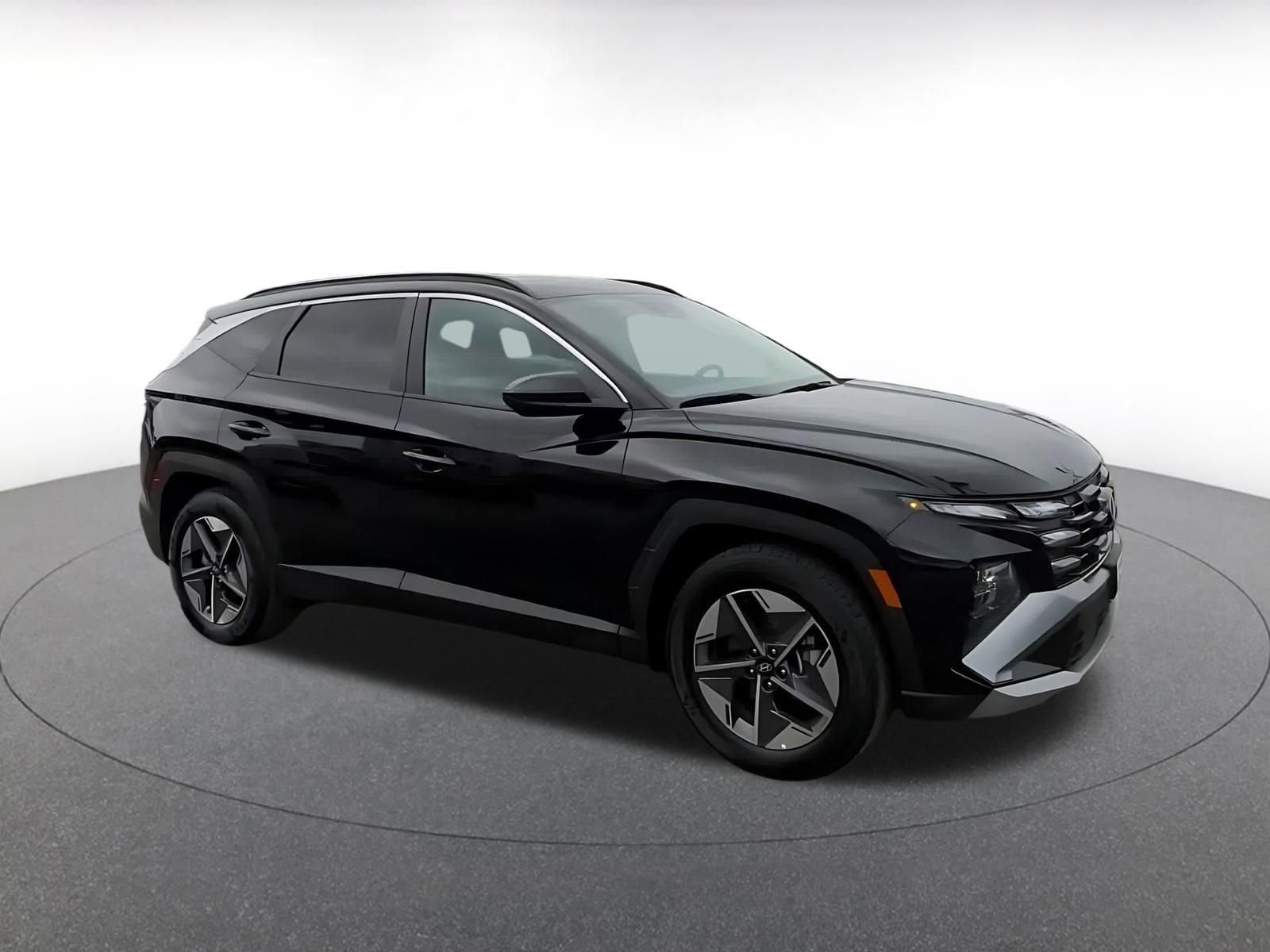 Used 2025 Hyundai Tucson SEL FWD image 2