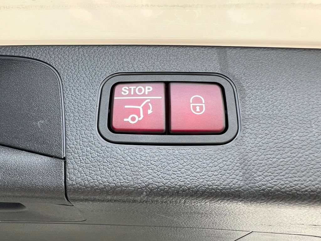 Used 2022 Mercedes-Benz GLC 300 4MATIC image 30