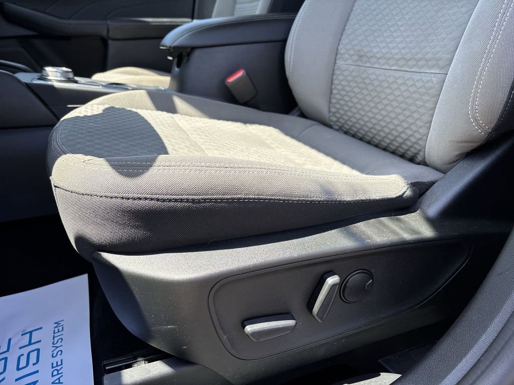 Used 2022 Ford Escape SE w/ SE Sport Appearance Package FWD image 14