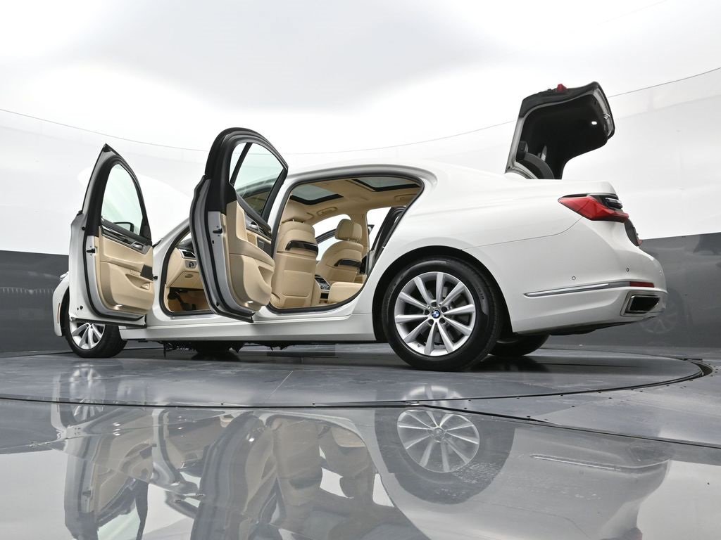 Used 2021 BMW 740i xDrive image 42