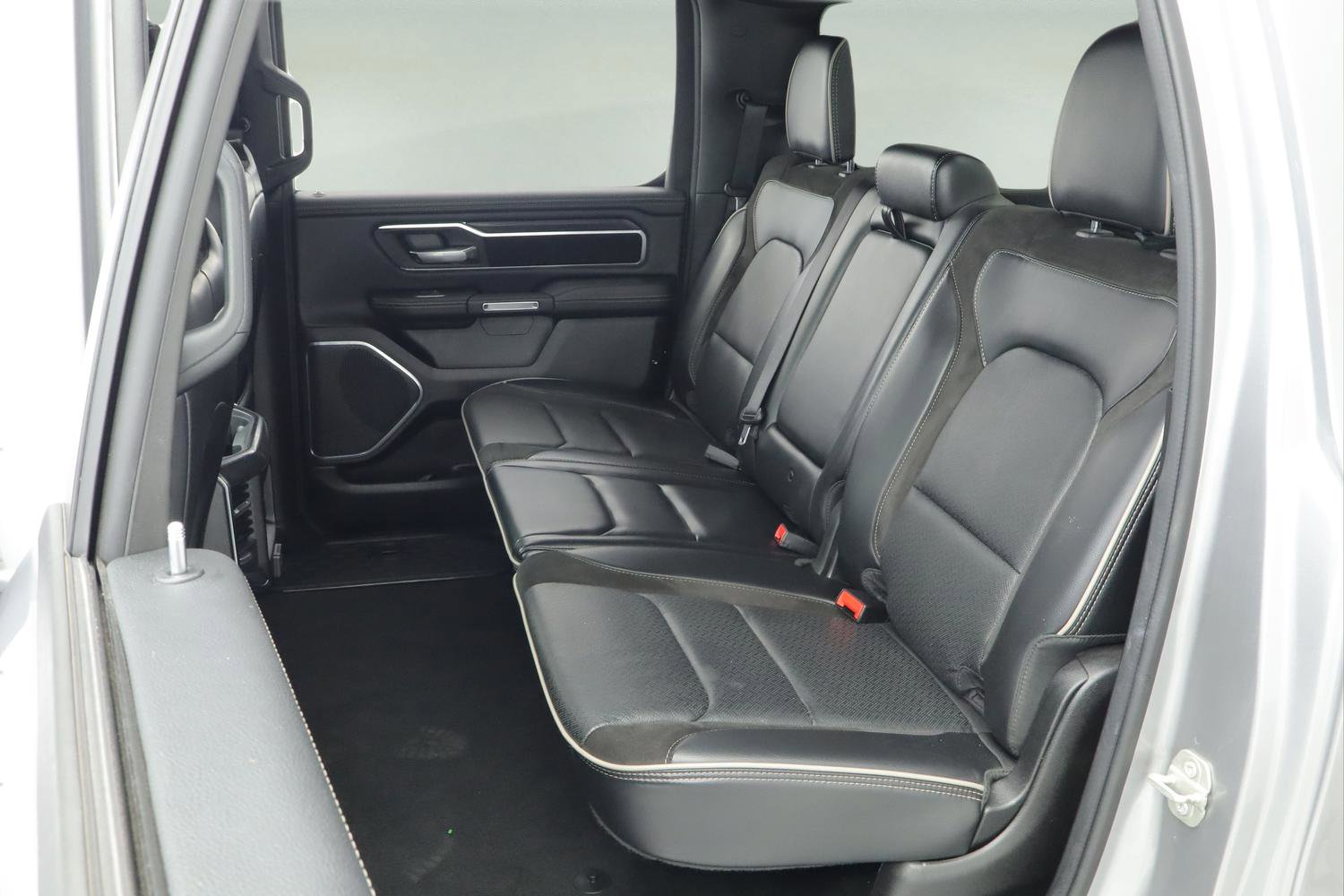 Used 2024 RAM 1500 Laramie image 12