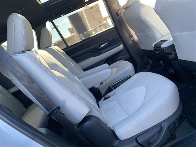 Used 2026 Toyota Grand Highlander AWD Hybrid image 12
