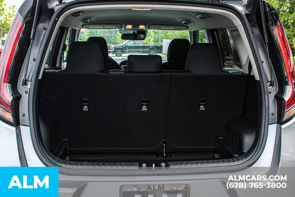 Used 2025 Kia Soul LX w/ LX Technology Package FWD image 21