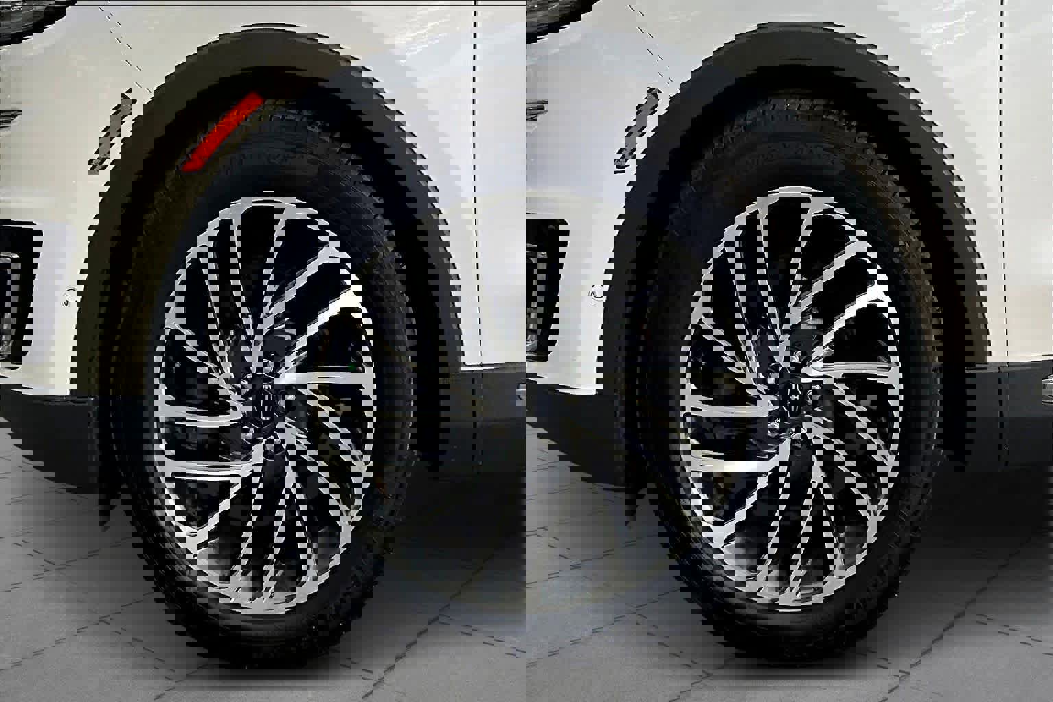 Used 2019 Lincoln Nautilus Reserve FWD image 11