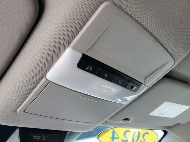 Used 2024 Nissan Rogue S image 29