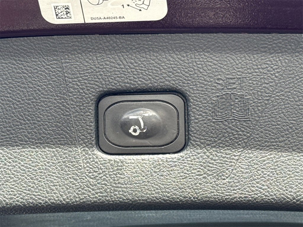 Used 2019 Ford Edge Titanium image 25