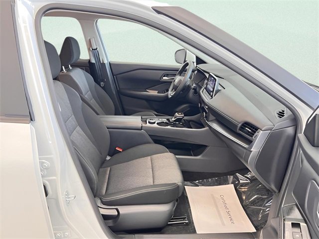 Used 2025 Nissan Rogue SV image 10