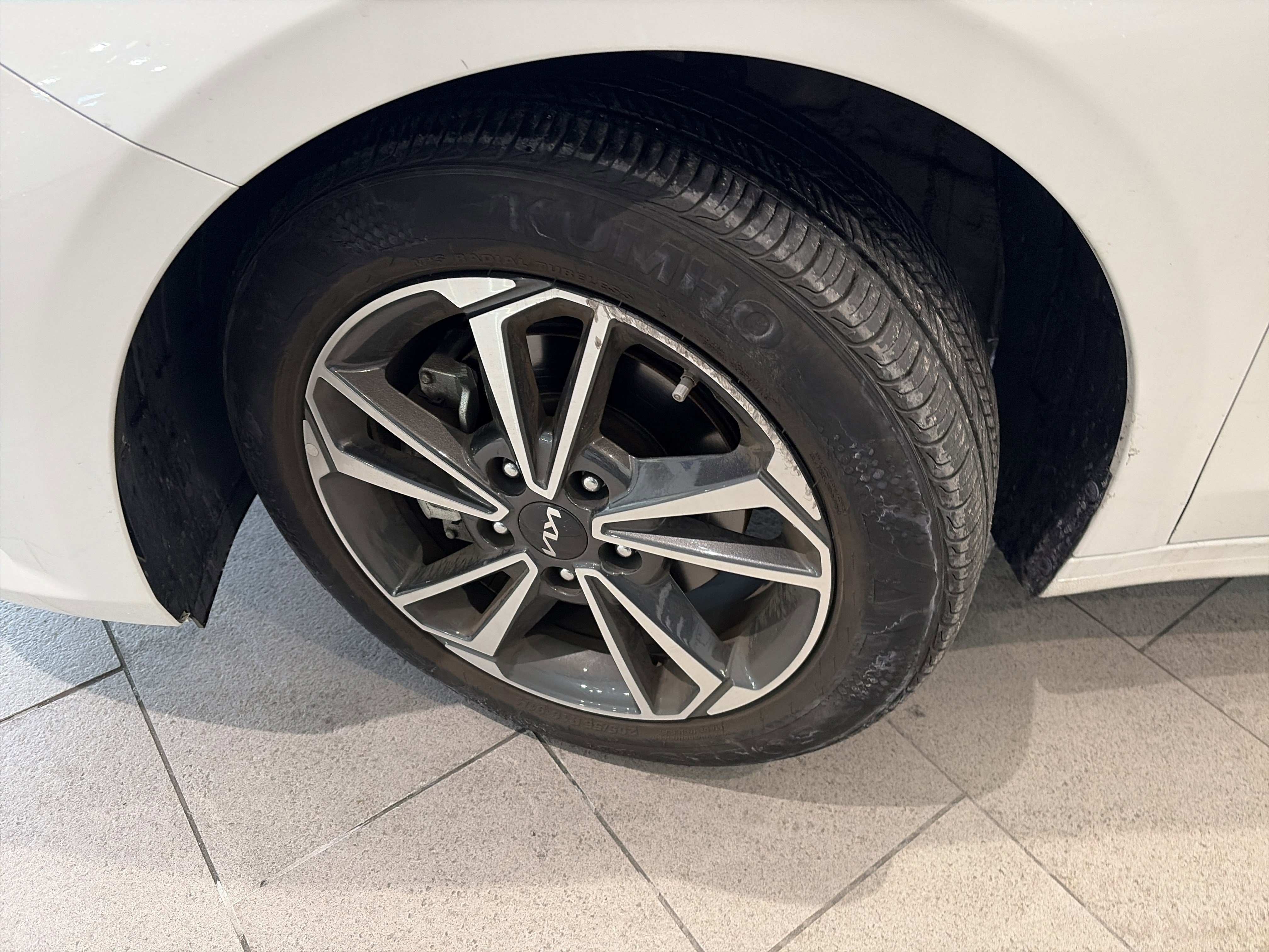 Used 2023 Kia Forte LXS image 7