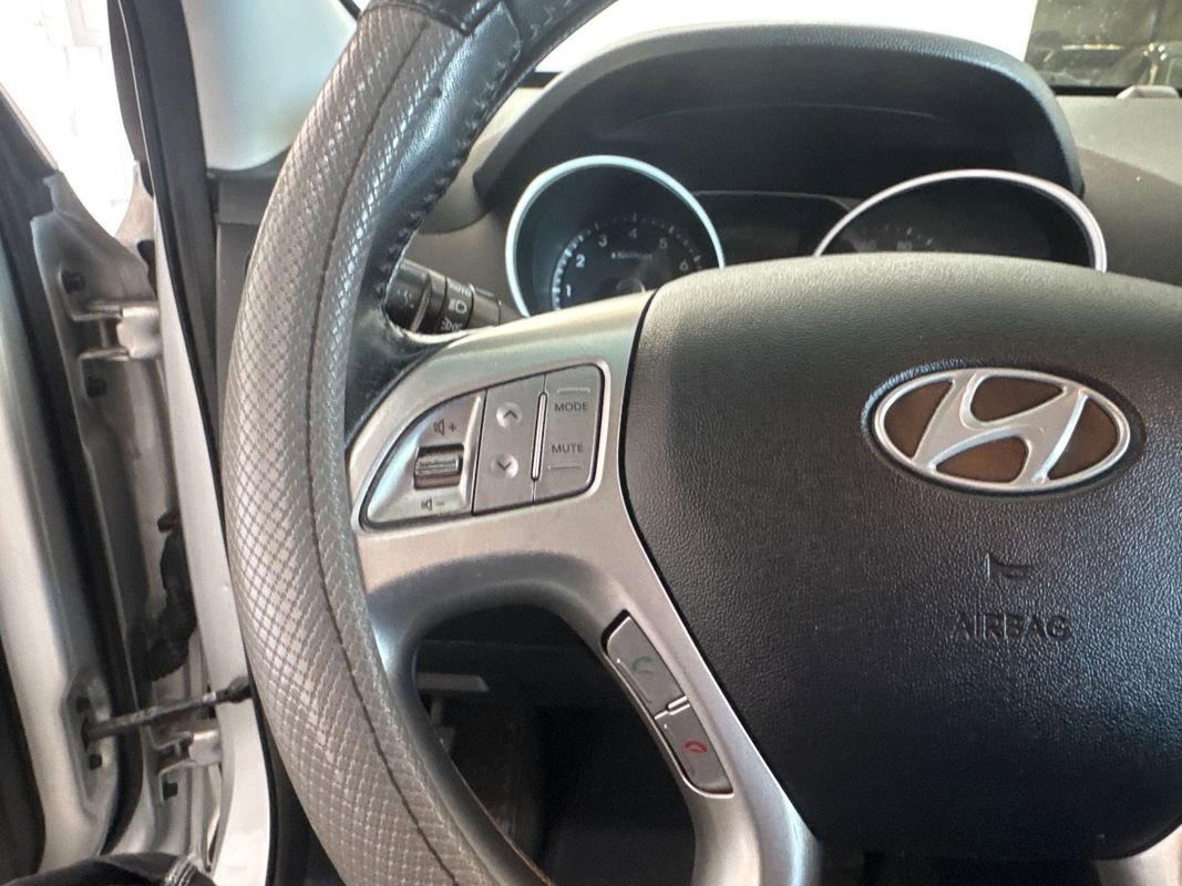 Used 2012 Hyundai Tucson Limited w/ Premium Pkg FWD image 12