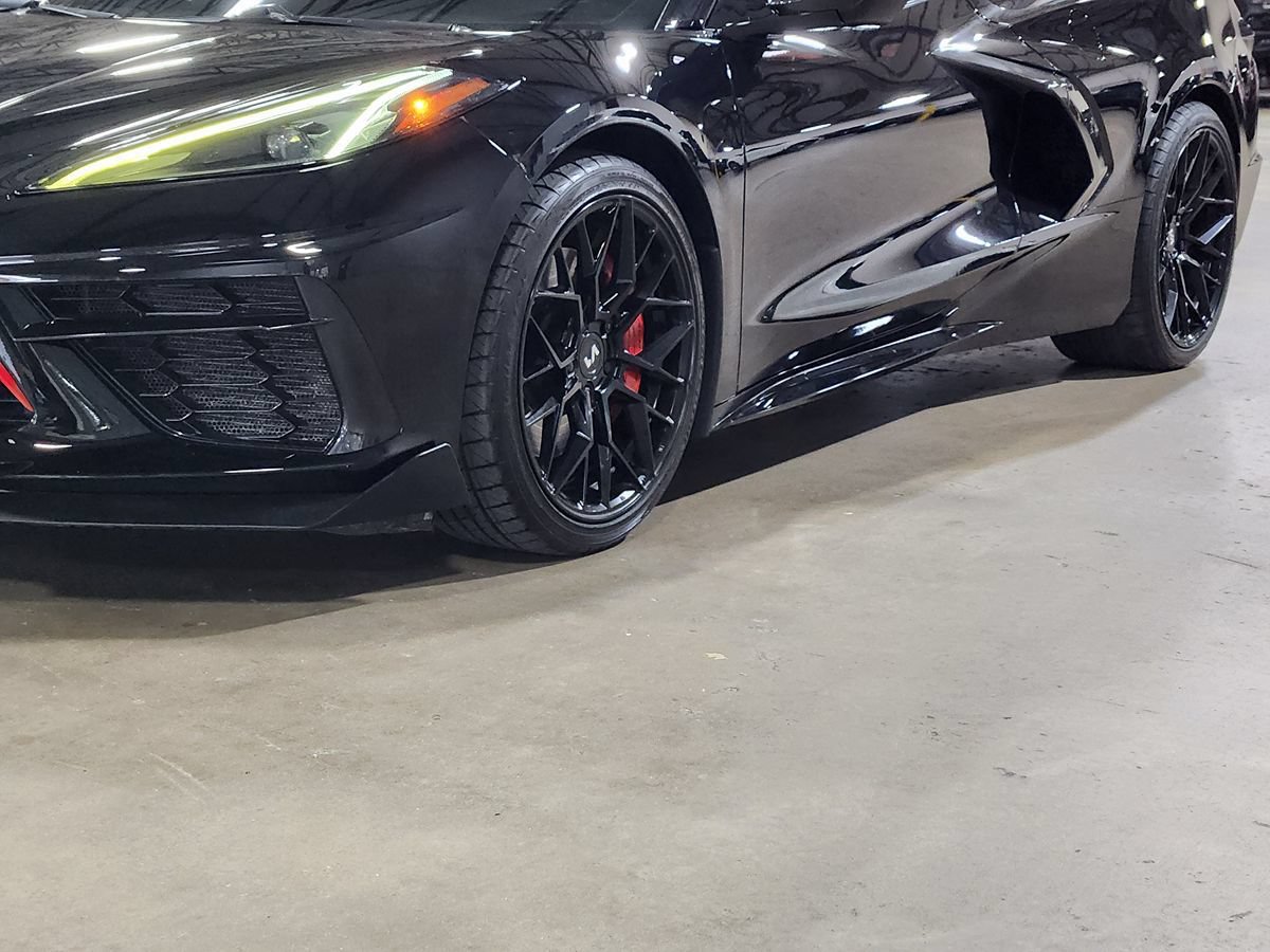 Used 2021 Chevrolet Corvette Stingray Coupe w/ Z51 Performance Package RWD image 17