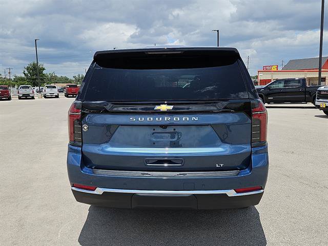 Certified 2025 Chevrolet Suburban LT RWD image 4