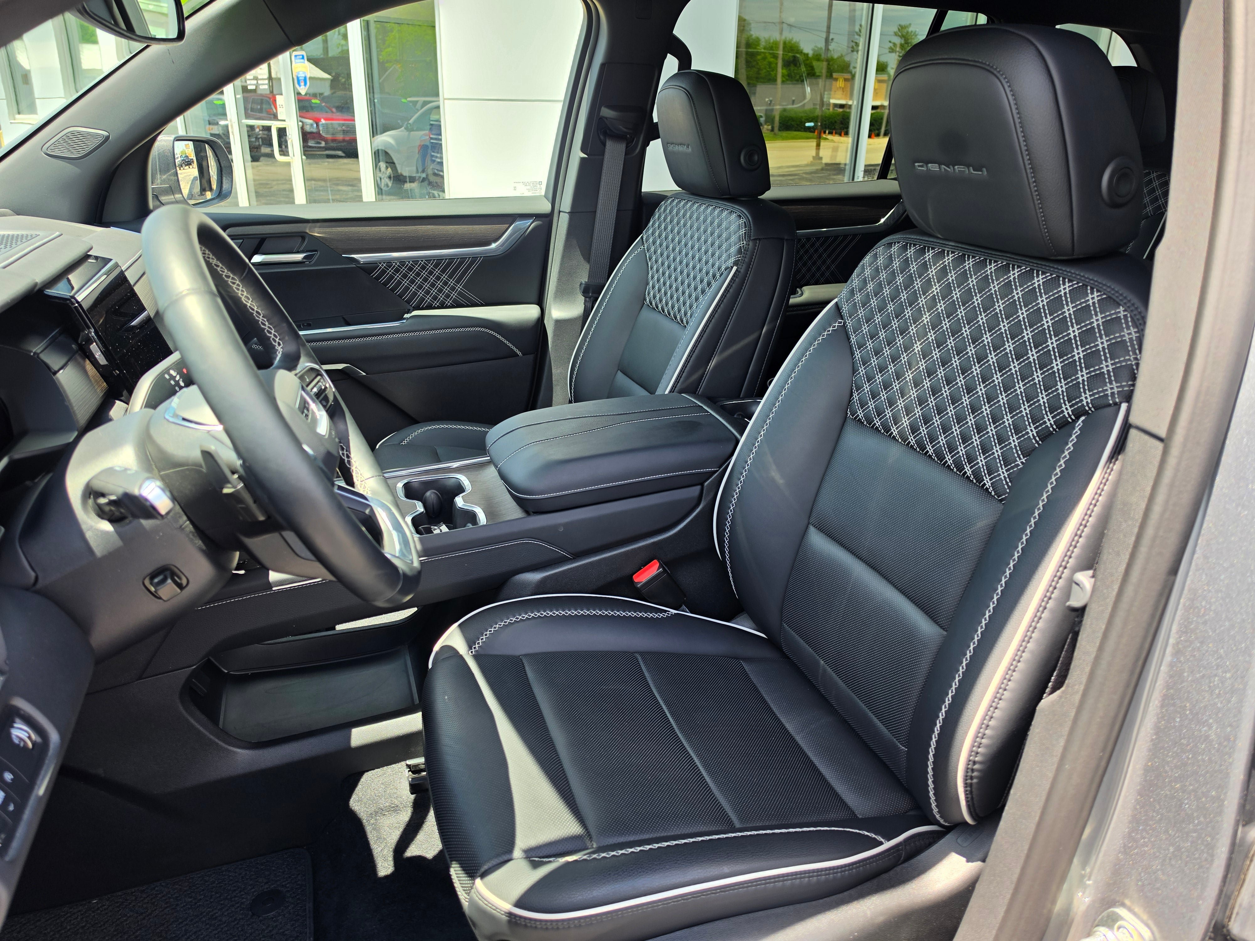 Used 2025 GMC Acadia Denali FWD image 10