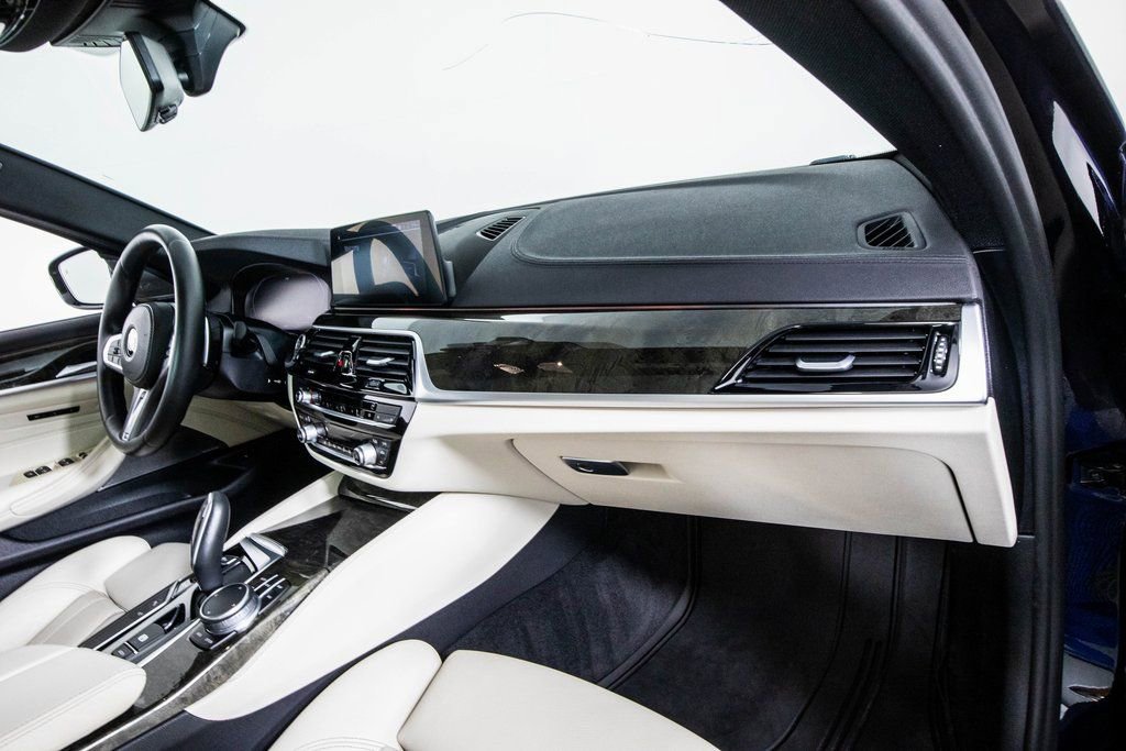 Used 2020 BMW 540i xDrive w/ M Sport Package image 18
