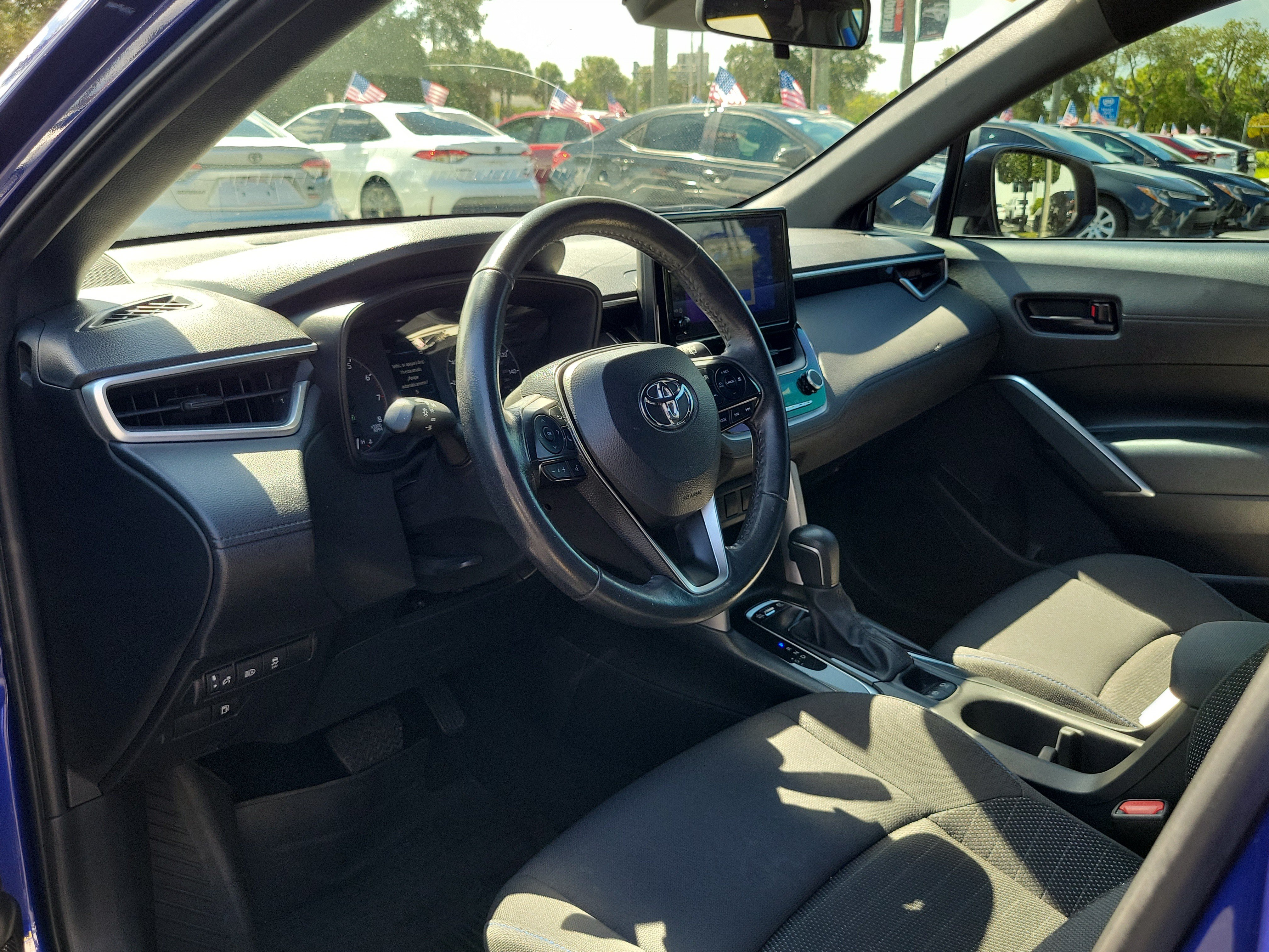 Used 2023 Toyota Corolla Cross AWD Hybrid image 19