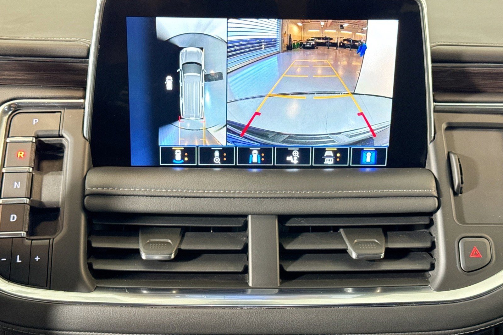 Used 2022 Chevrolet Suburban LT w/ Luxury Package image 14