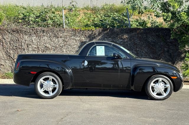 Used 2004 Chevrolet SSR w/ Preferred Equipment Group image 3