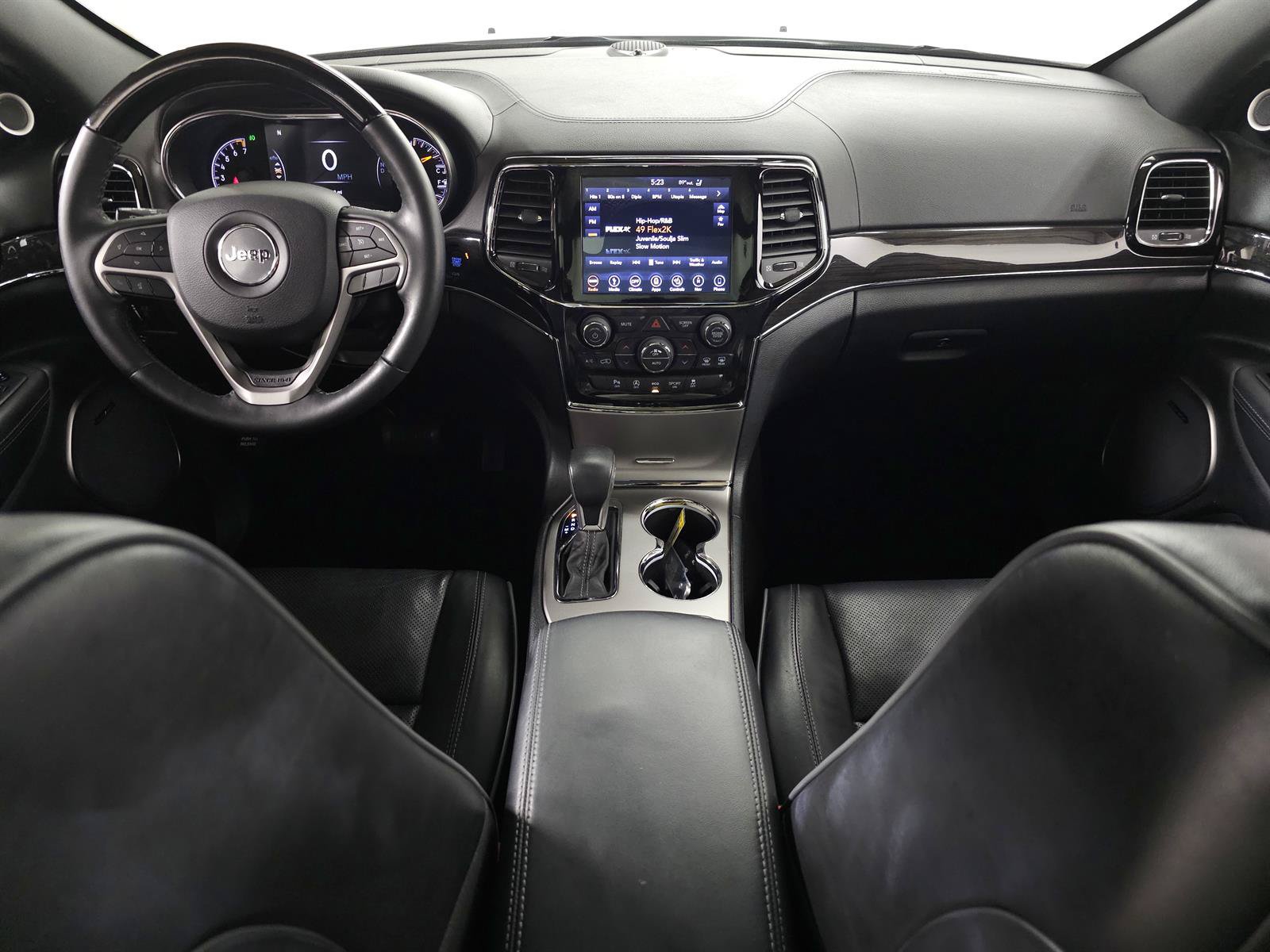 Used 2019 Jeep Grand Cherokee Overland AWD/4WD image 24
