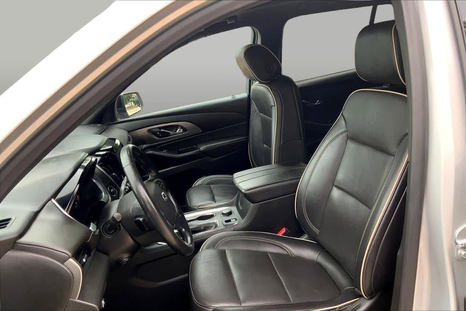 Used 2022 Chevrolet Traverse Premier w/ Redline Edition AWD/4WD image 8