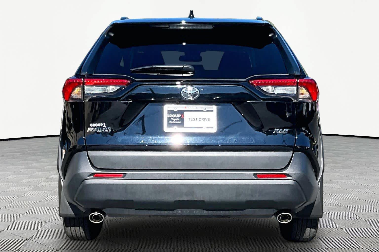 Used 2024 Toyota RAV4 XLE FWD image 5