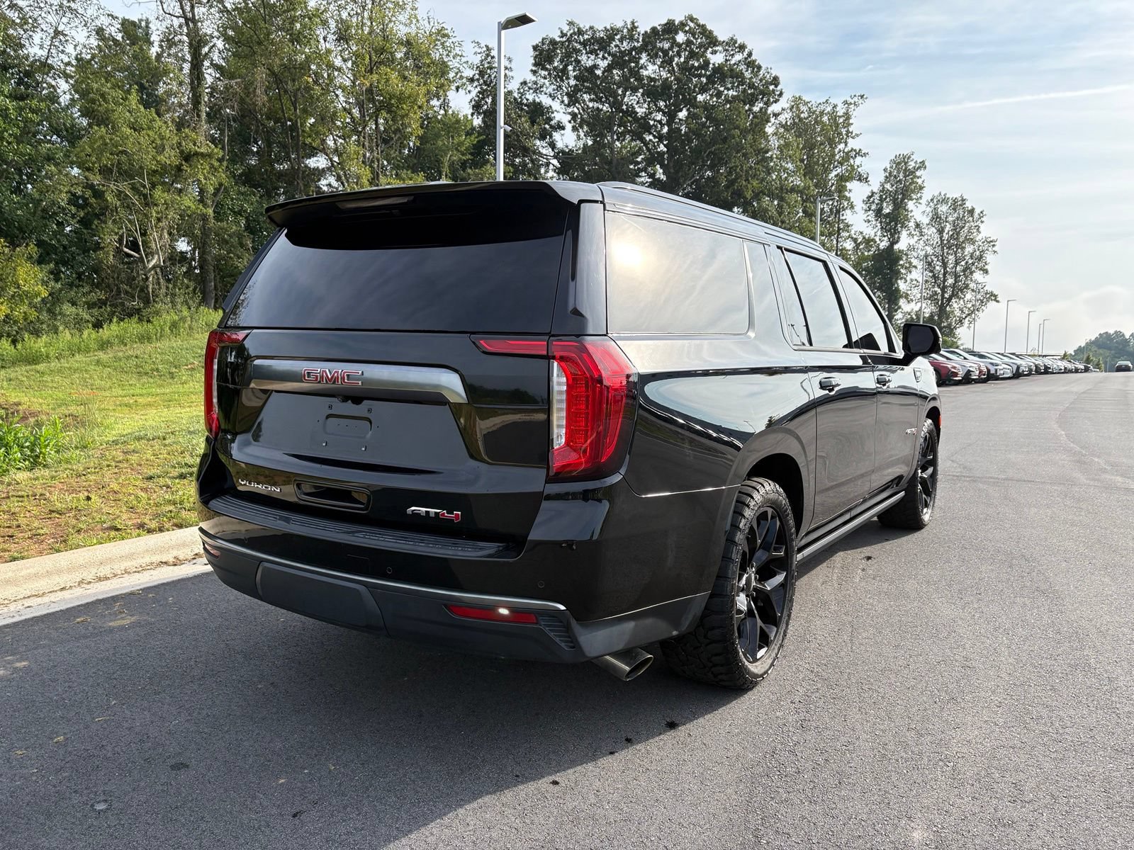 Used 2021 GMC Yukon XL AT4 w/ AT4 Premium Plus Package AWD/4WD image 9