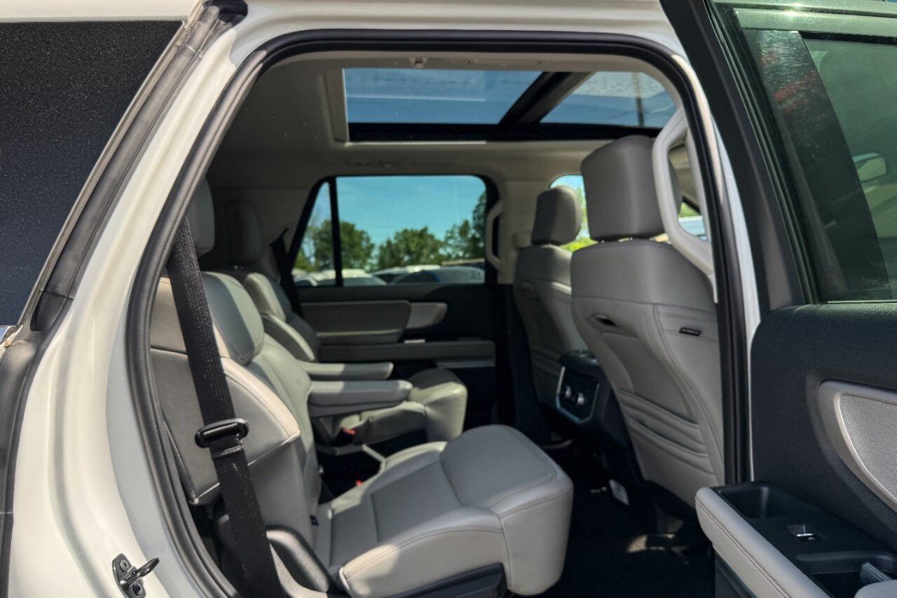 Used 2025 Ford Expedition Active AWD/4WD image 16
