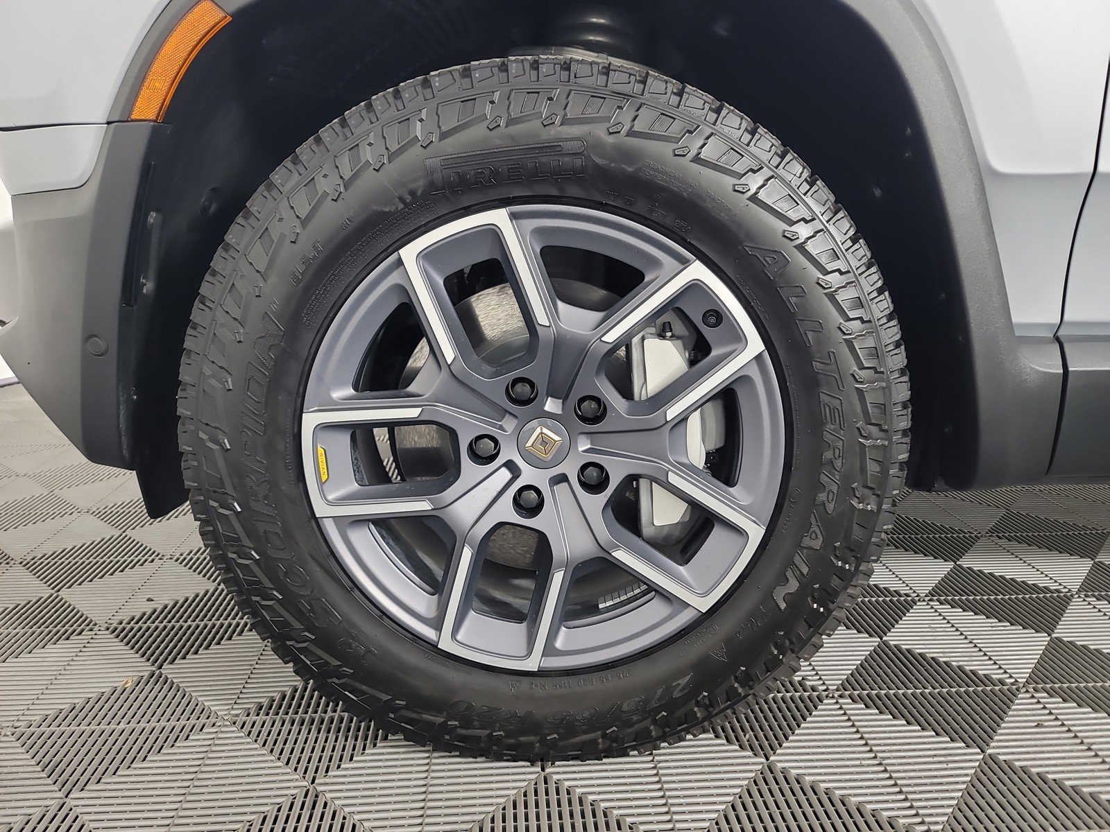 Used 2025 Rivian R1T Adventure image 9