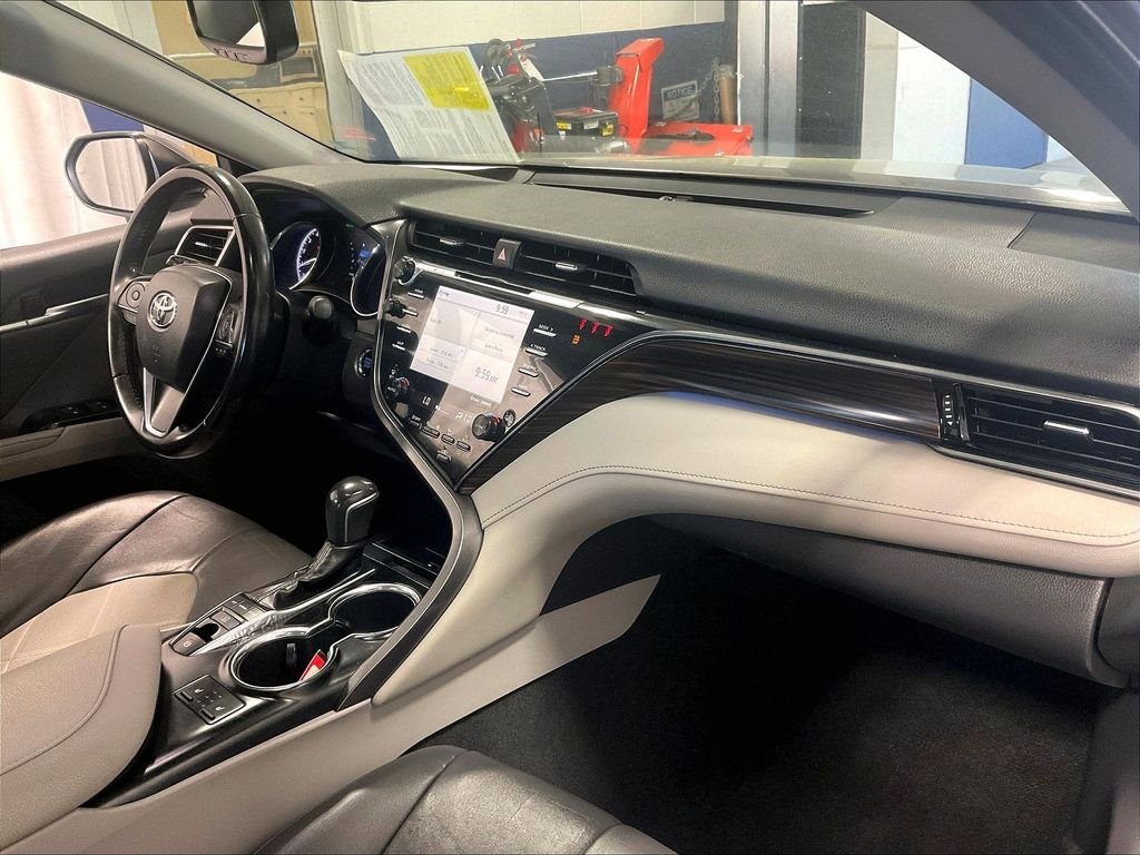 Used 2019 Toyota Camry XLE FWD image 14