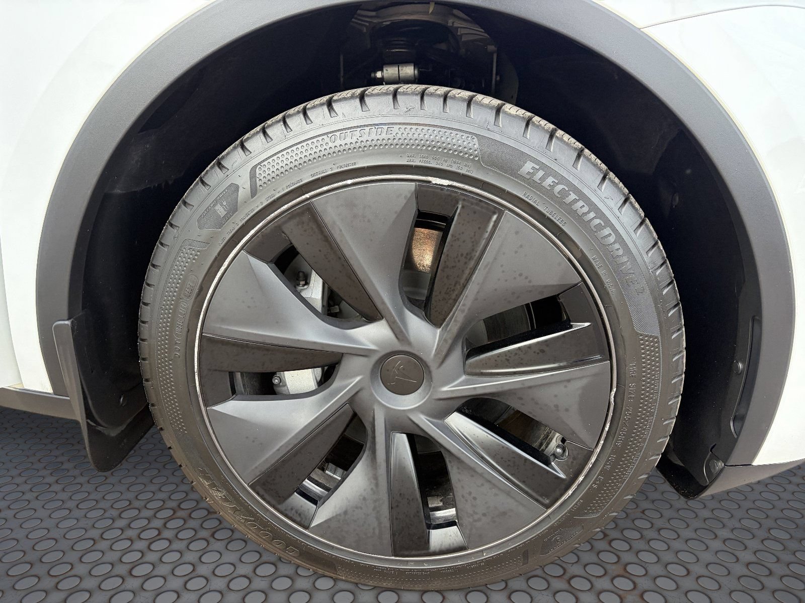 Used 2025 Tesla Model Y Long Range RWD image 10