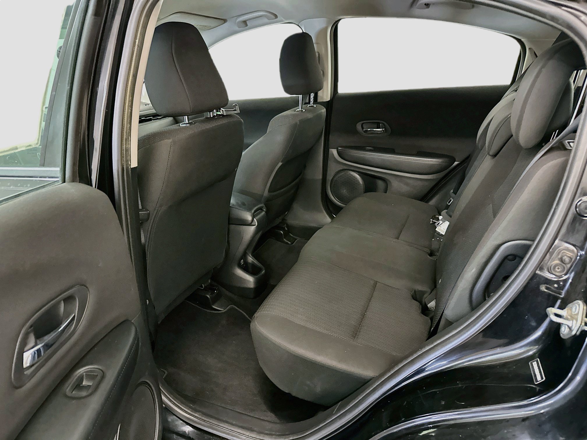 Used 2016 Honda HR-V LX image 28