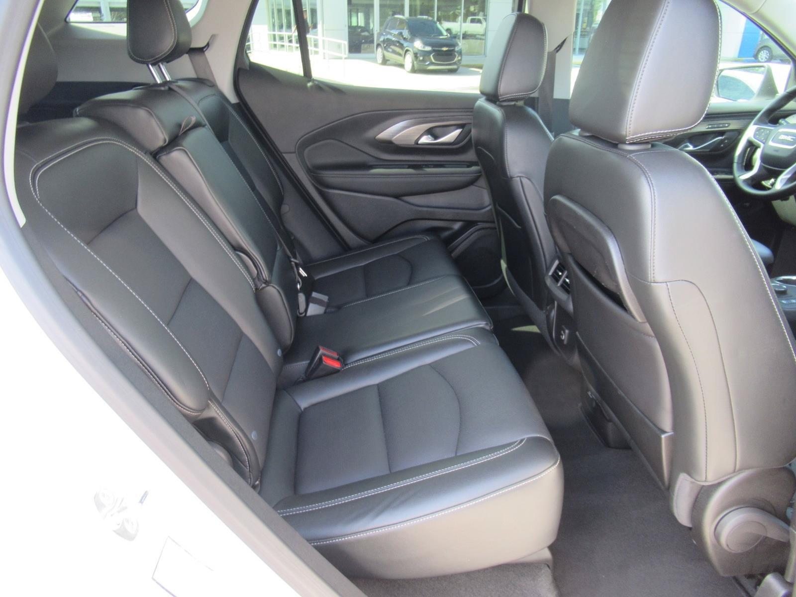 Used 2024 GMC Terrain SLT AWD/4WD image 34