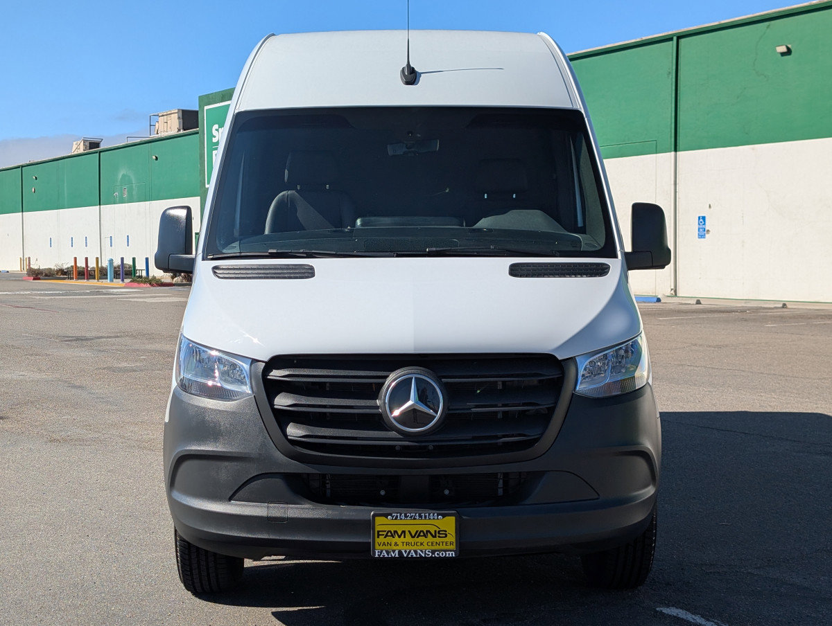 Used 2024 Mercedes-Benz eSprinter 170 Cargo image 3