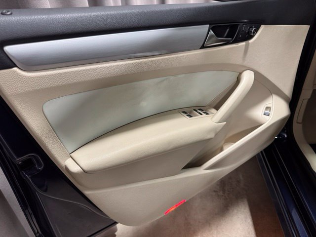 Used 2013 Volkswagen Passat 2.5 SE FWD image 12