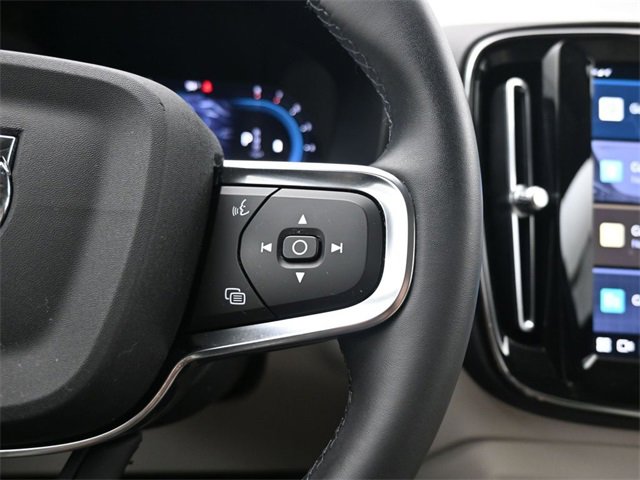 Used 2024 Volvo XC40 B5 Plus image 24