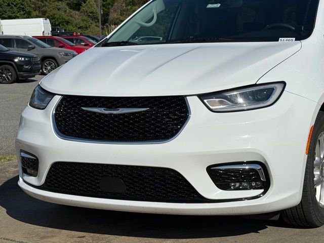 Used 2024 Chrysler Pacifica Touring-L image 10