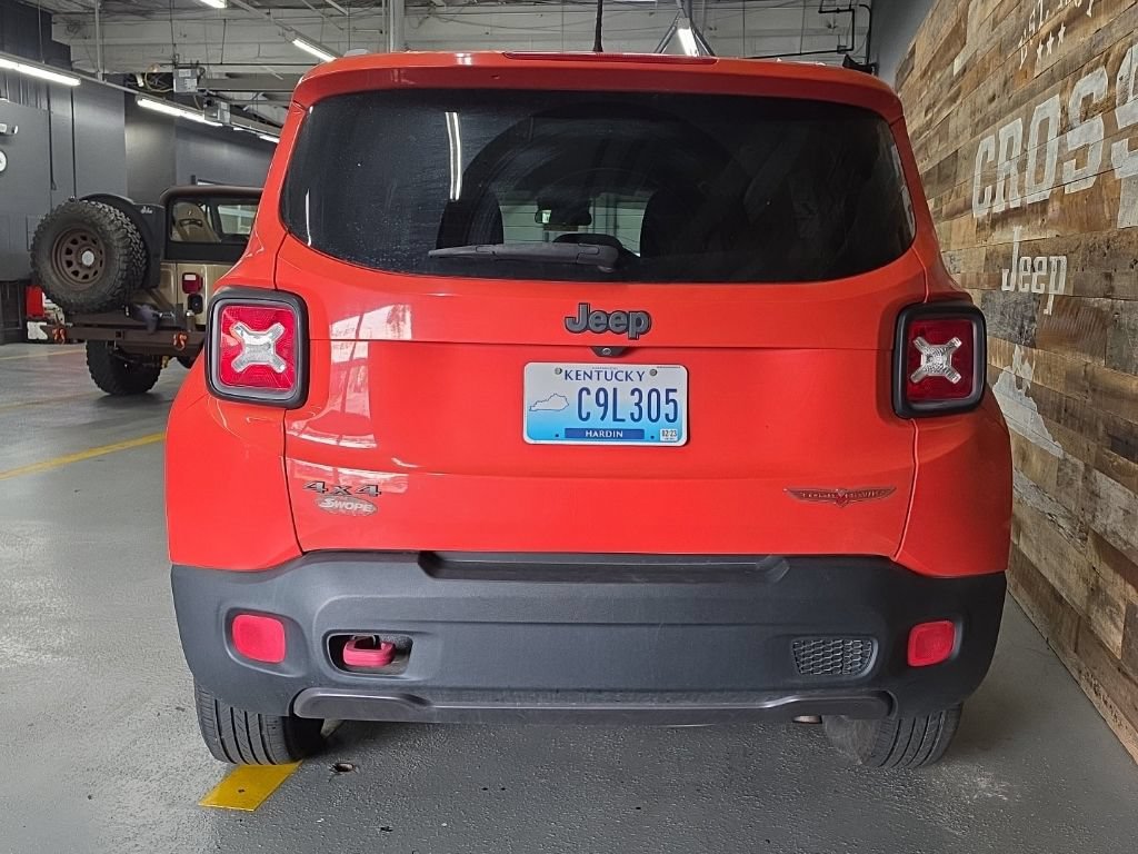 Used 2015 Jeep Renegade Trailhawk w/ Popular Equipment Group AWD/4WD image 38