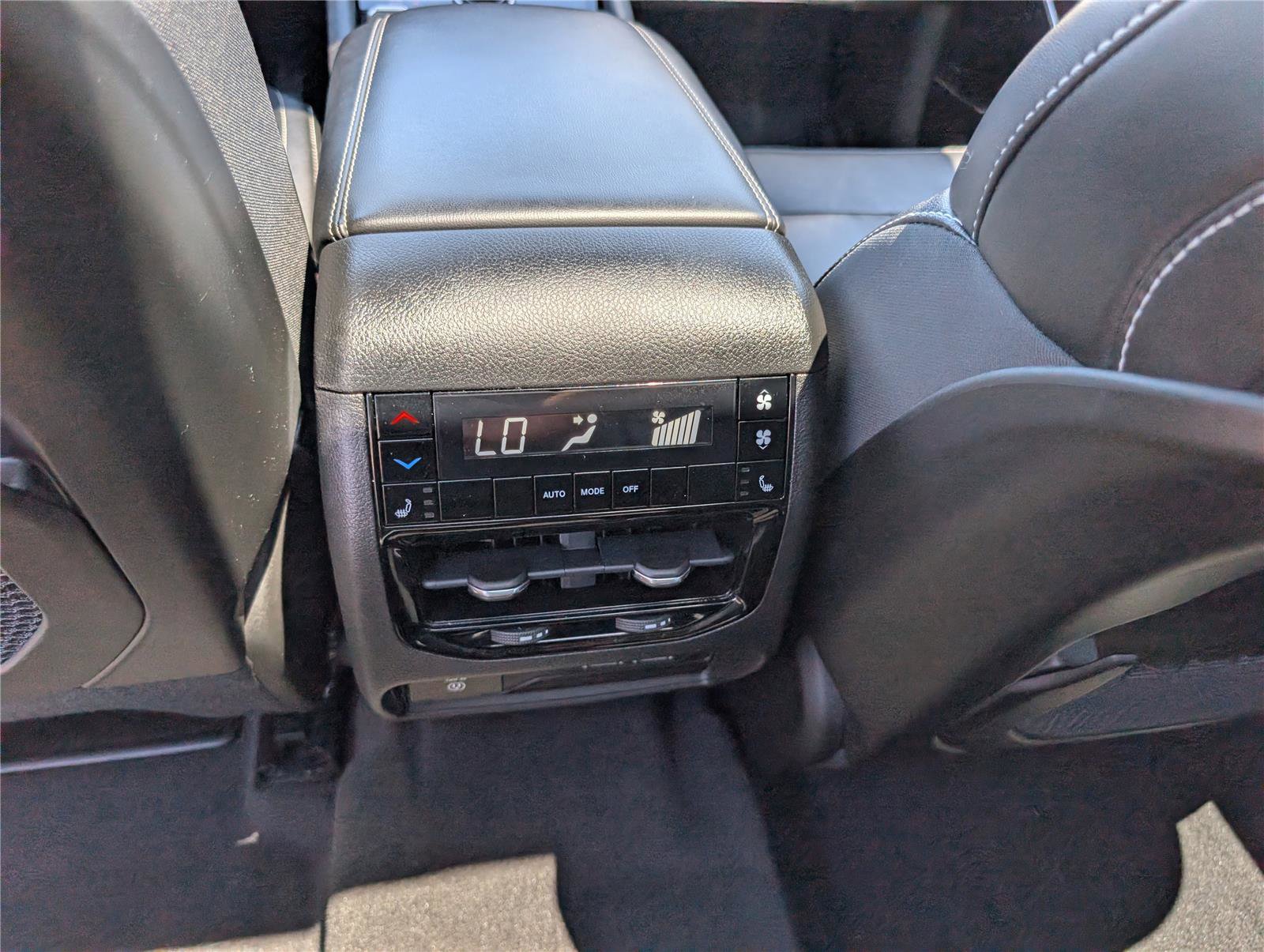 Used 2022 Jeep Grand Cherokee L Limited AWD/4WD image 21