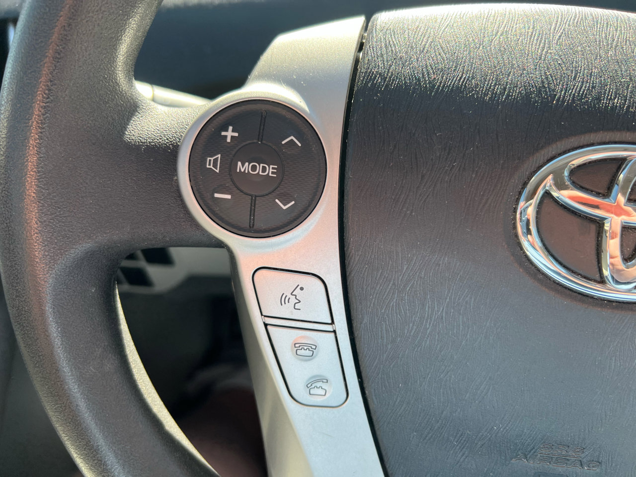 Used 2015 Toyota Prius Five image 31