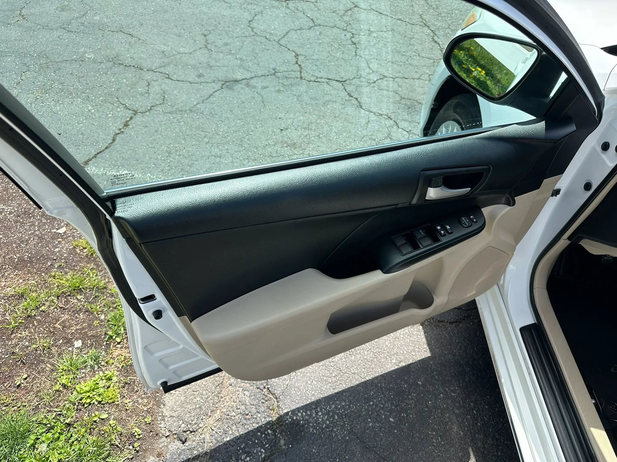 Used 2013 Toyota Camry LE FWD image 29