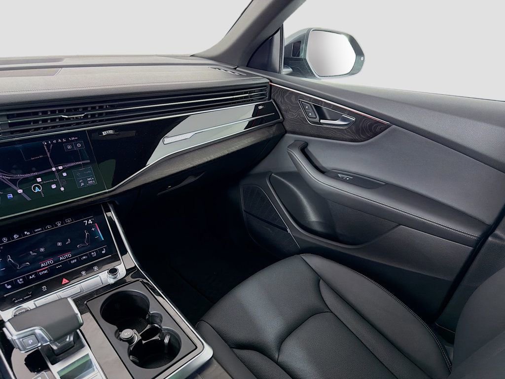 Used 2023 Audi Q8 Prestige image 26