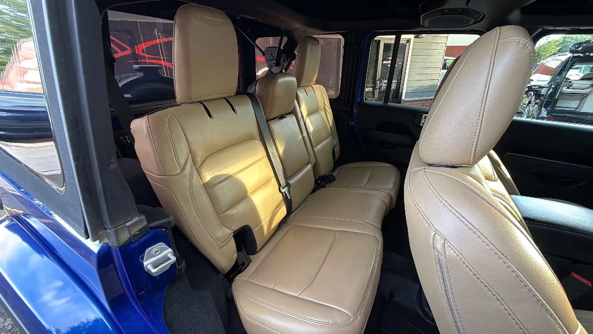 Used 2018 Jeep Wrangler Unlimited Sahara AWD/4WD image 22