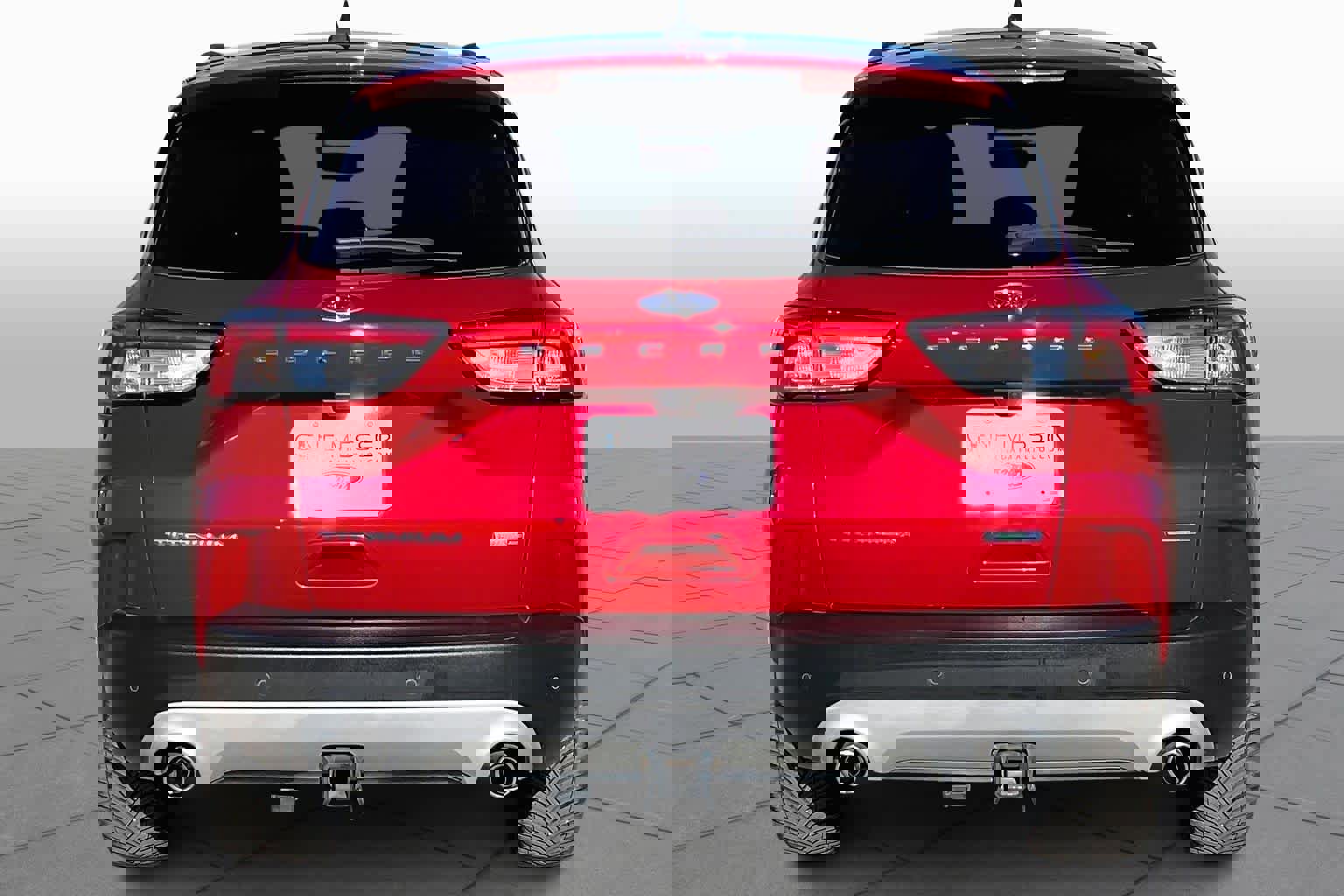 Used 2020 Ford Escape Titanium image 4