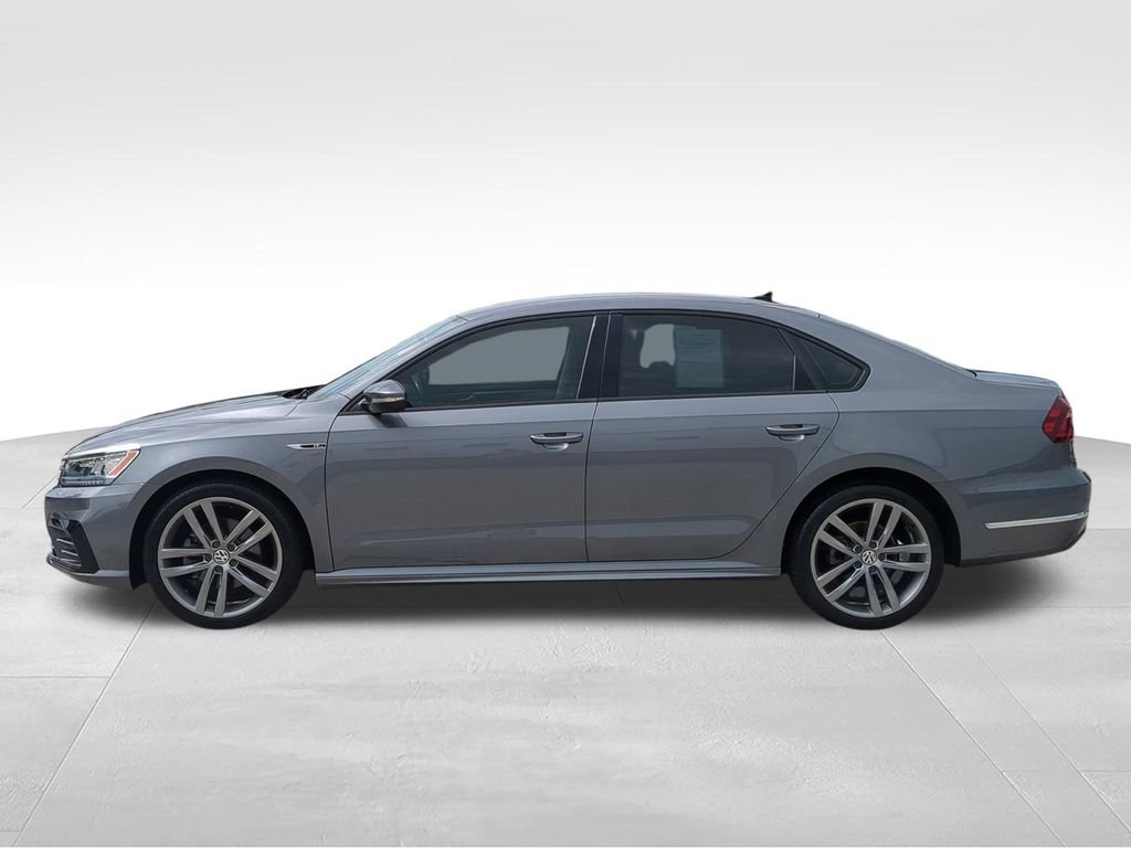 Used 2018 Volkswagen Passat 2.0T R-Line w/ R-Line Lighting Package FWD image 6