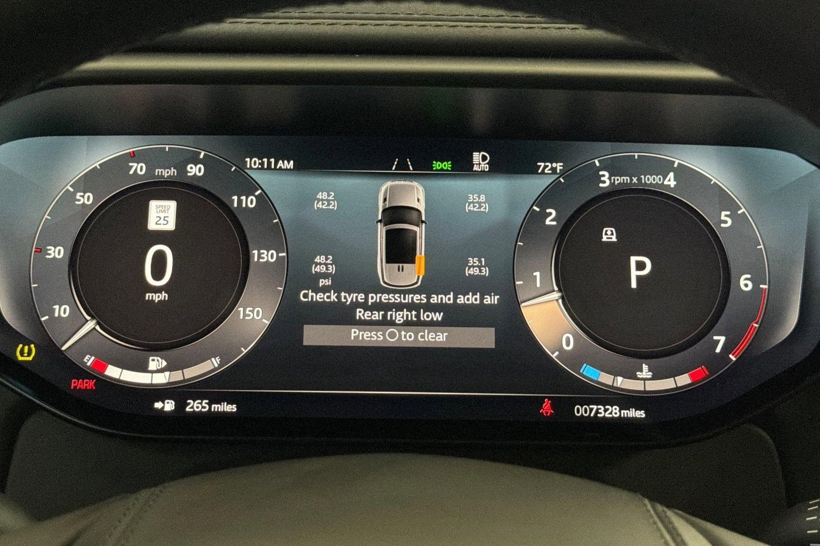 Used 2025 Land Rover Range Rover Sport SE image 17