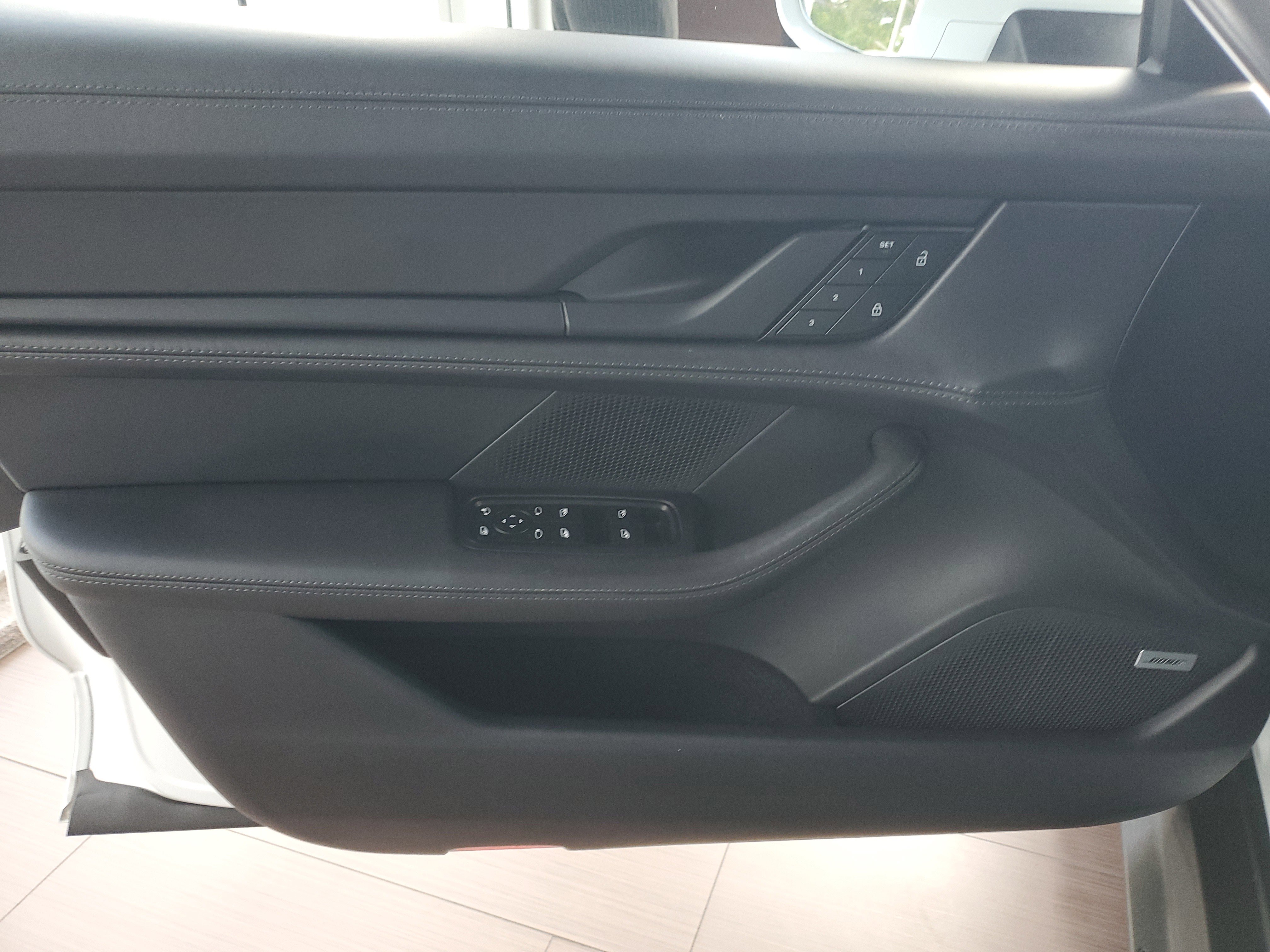 Used 2022 Porsche Taycan GTS image 15