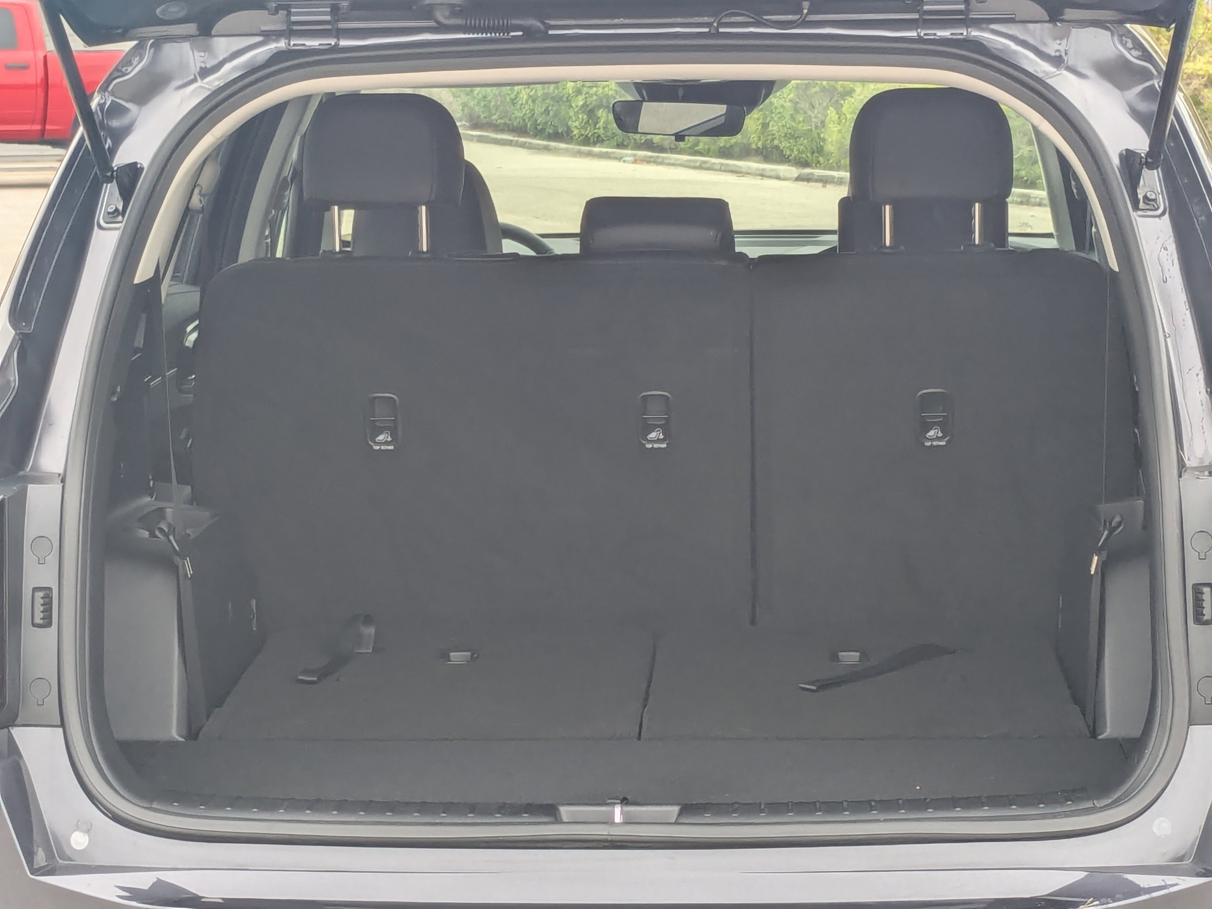 Certified 2025 Kia Sorento S w/ Panoramic Sunroof Package image 13