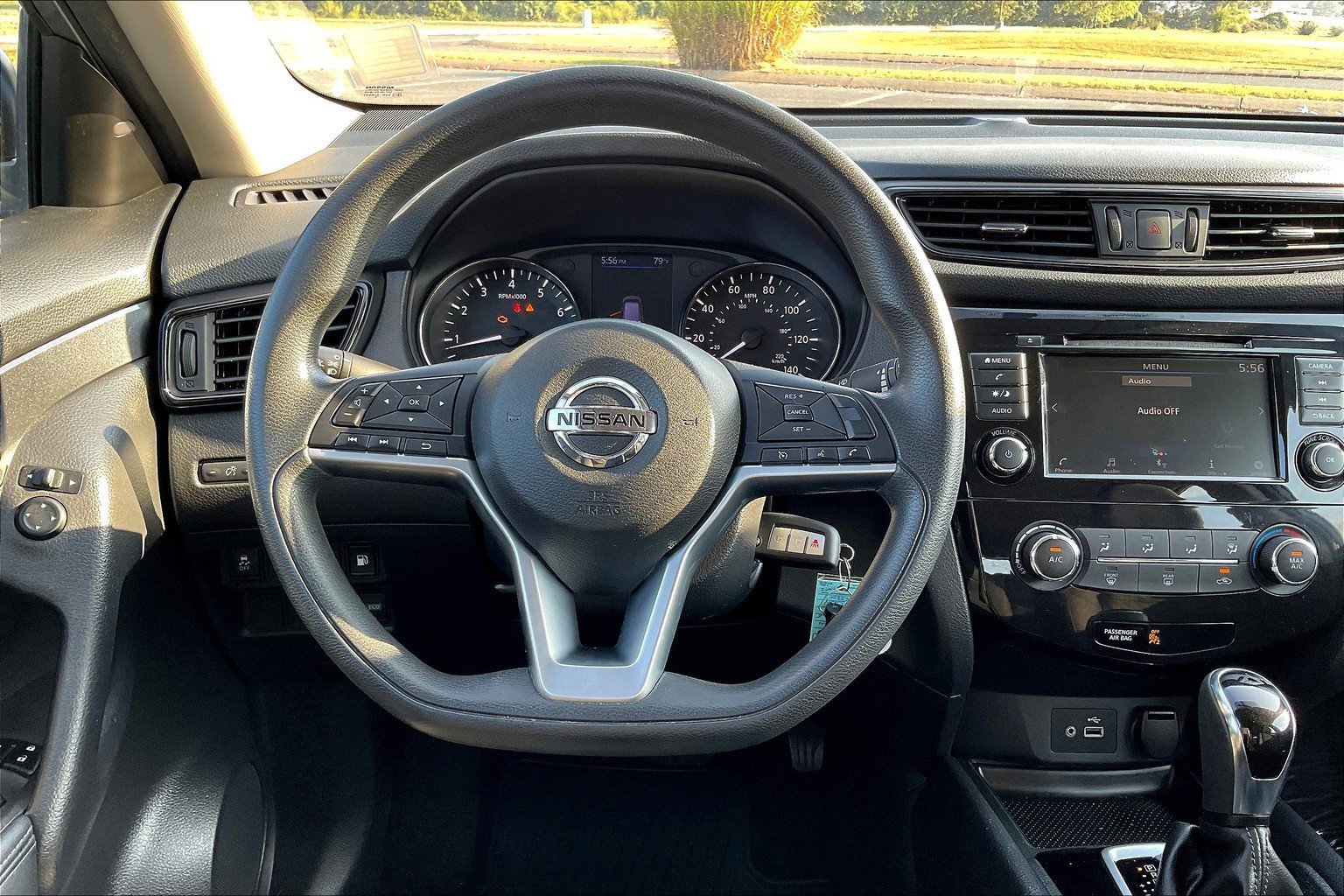 Used 2018 Nissan Rogue S image 5