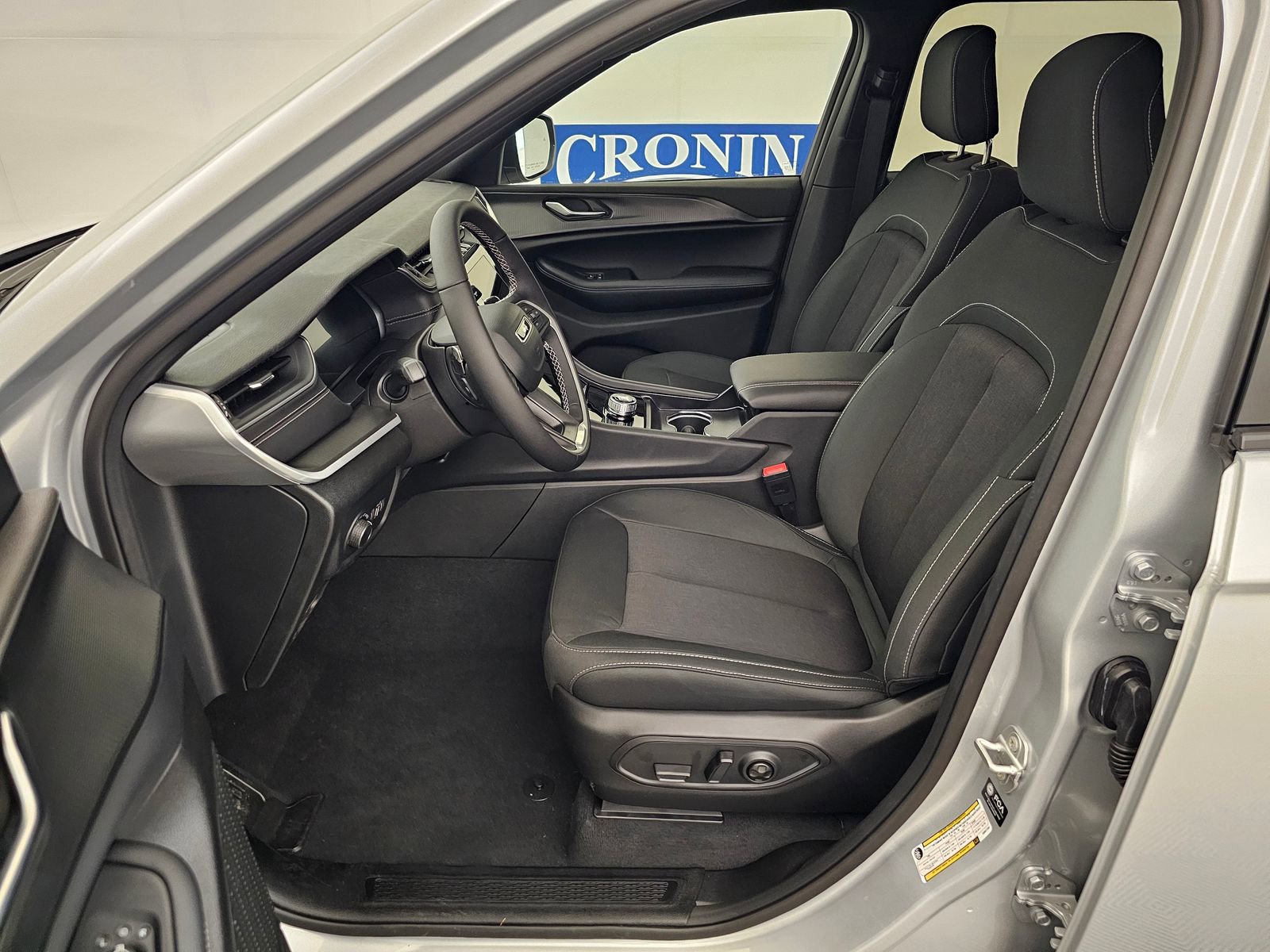 New 2025 Jeep Grand Cherokee L Altitude image 14