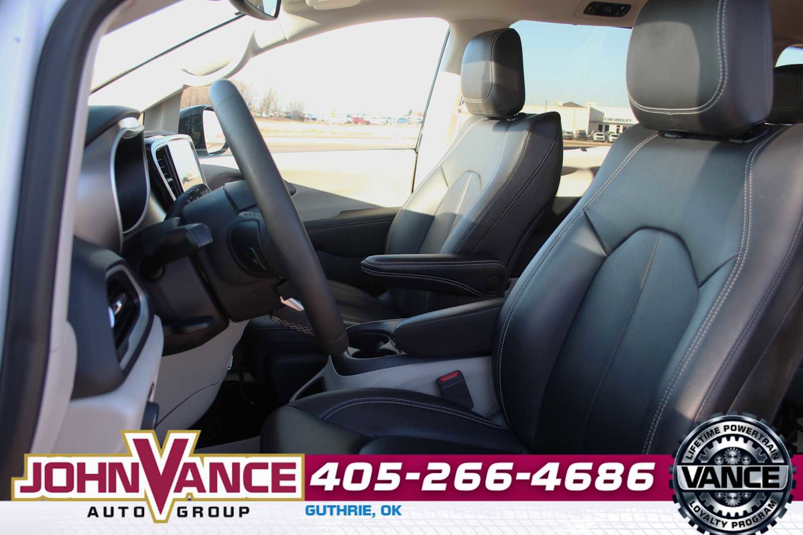 Used 2024 Chrysler Pacifica Touring-L image 21